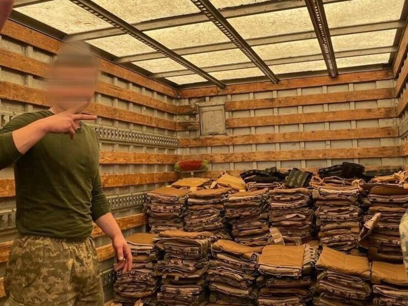 Бронежилеты изготовлены из сверхпрочной стали, производимой на предприятиях группы "Метинвест"