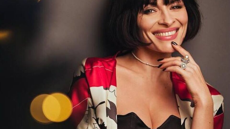 Мейхер засвітила зону декольте