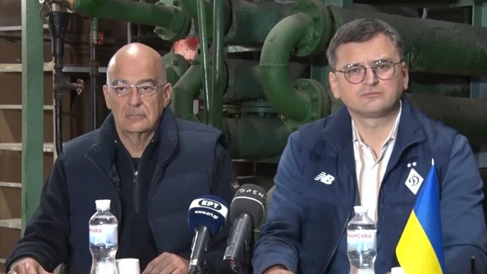 Дендіас і Кулеба через повітряну тривогу перервали переговори, які проводили в кабінеті глави українського МЗС