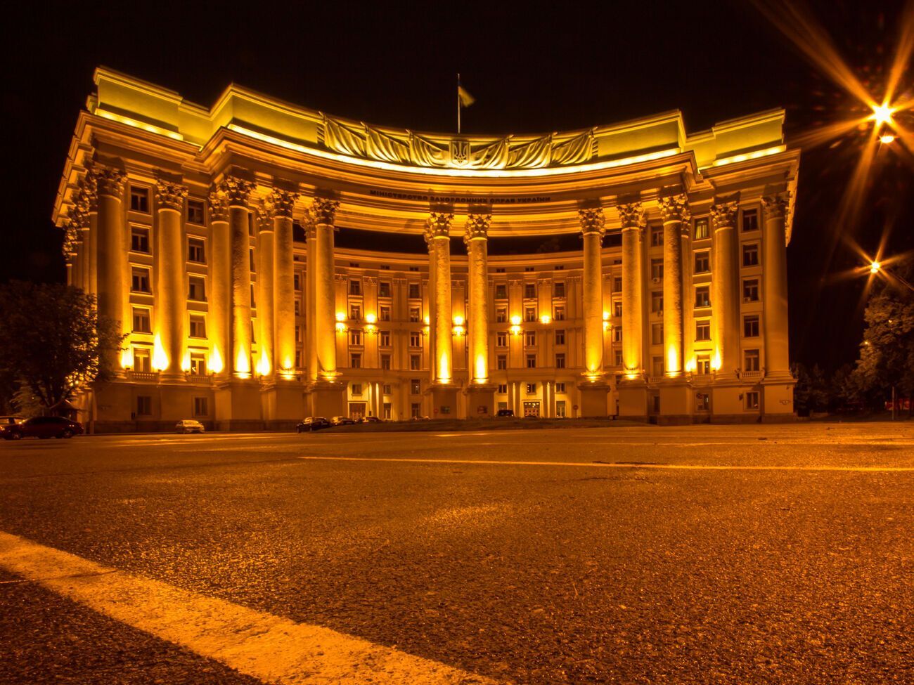 Вдавати, що нічого не відбувається, коли про це говорить увесь світ, некоректно, зазначив Ніколенко