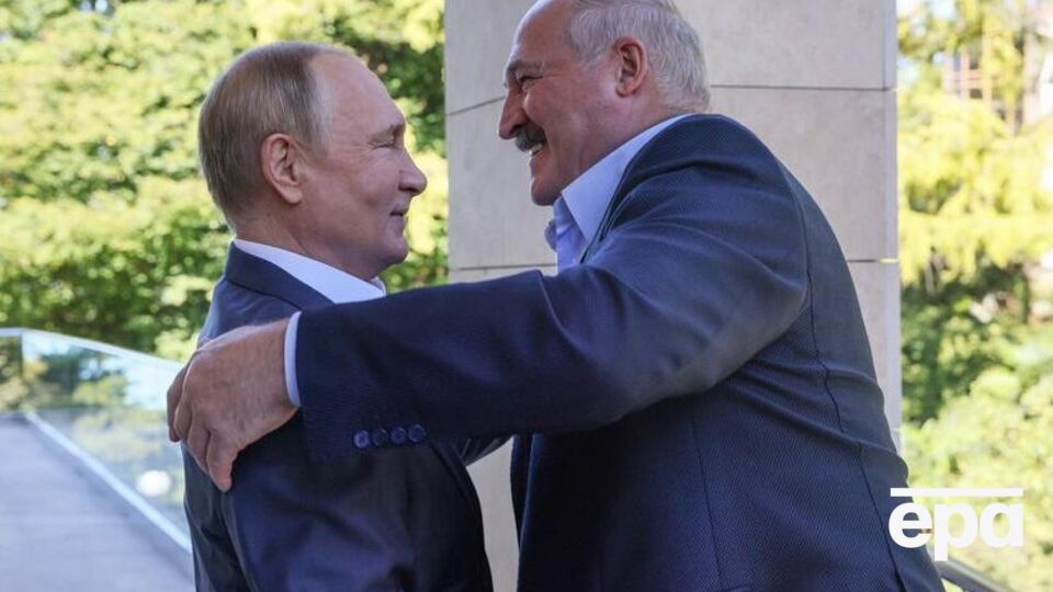 Швец заявил, что Лукашенко "придумывает различные аргументы" для Путина