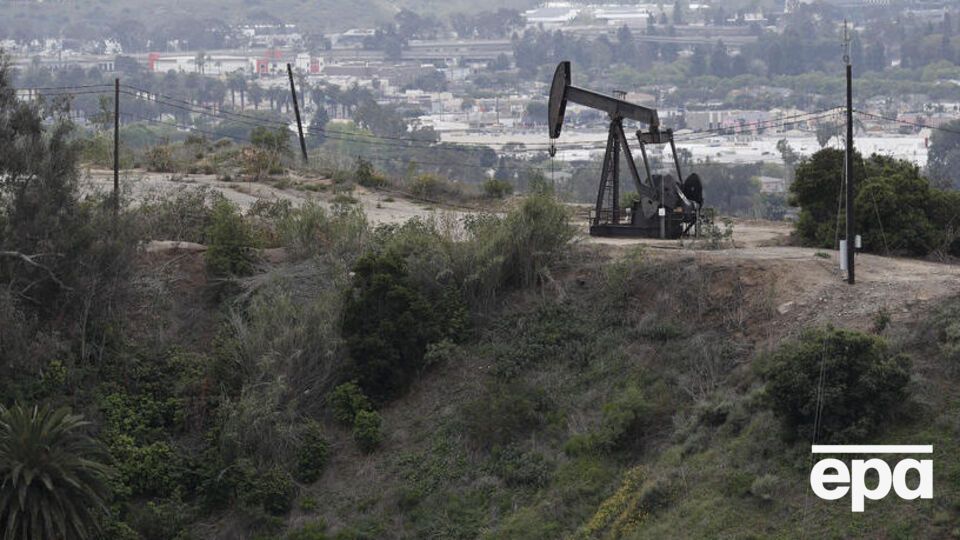 США продолжат продавать нефть из стратегических запасов до декабря