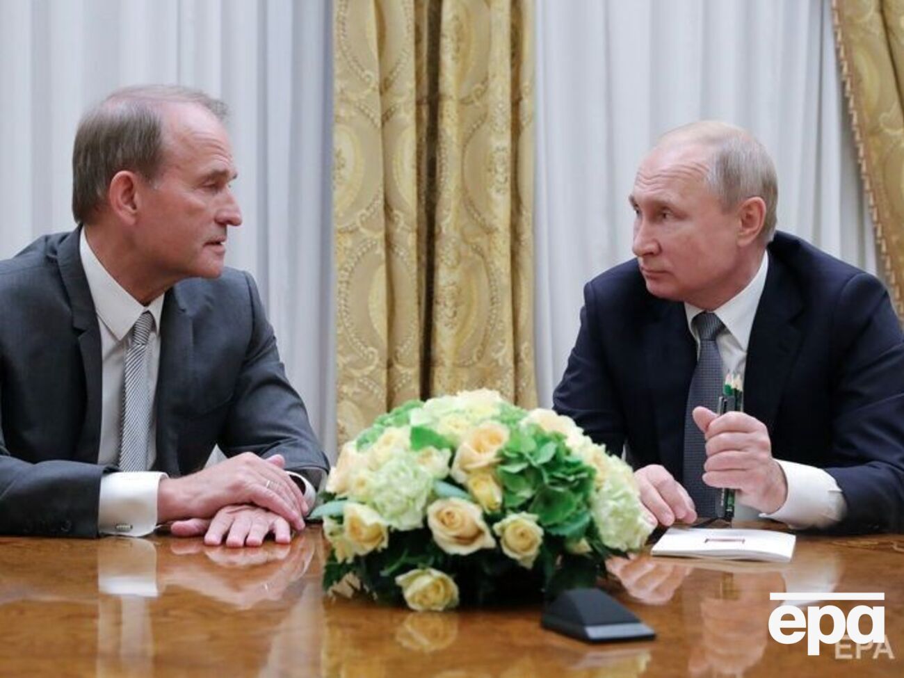 WP: Медведчук &ndash; неразлучный друг и один из долгосрочных посредников Путина в Украине