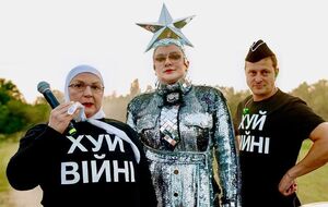 Данилко в образі Сердючки зі своїм колективом виступає із благодійними концертами, а також займається волонтерською допомогою