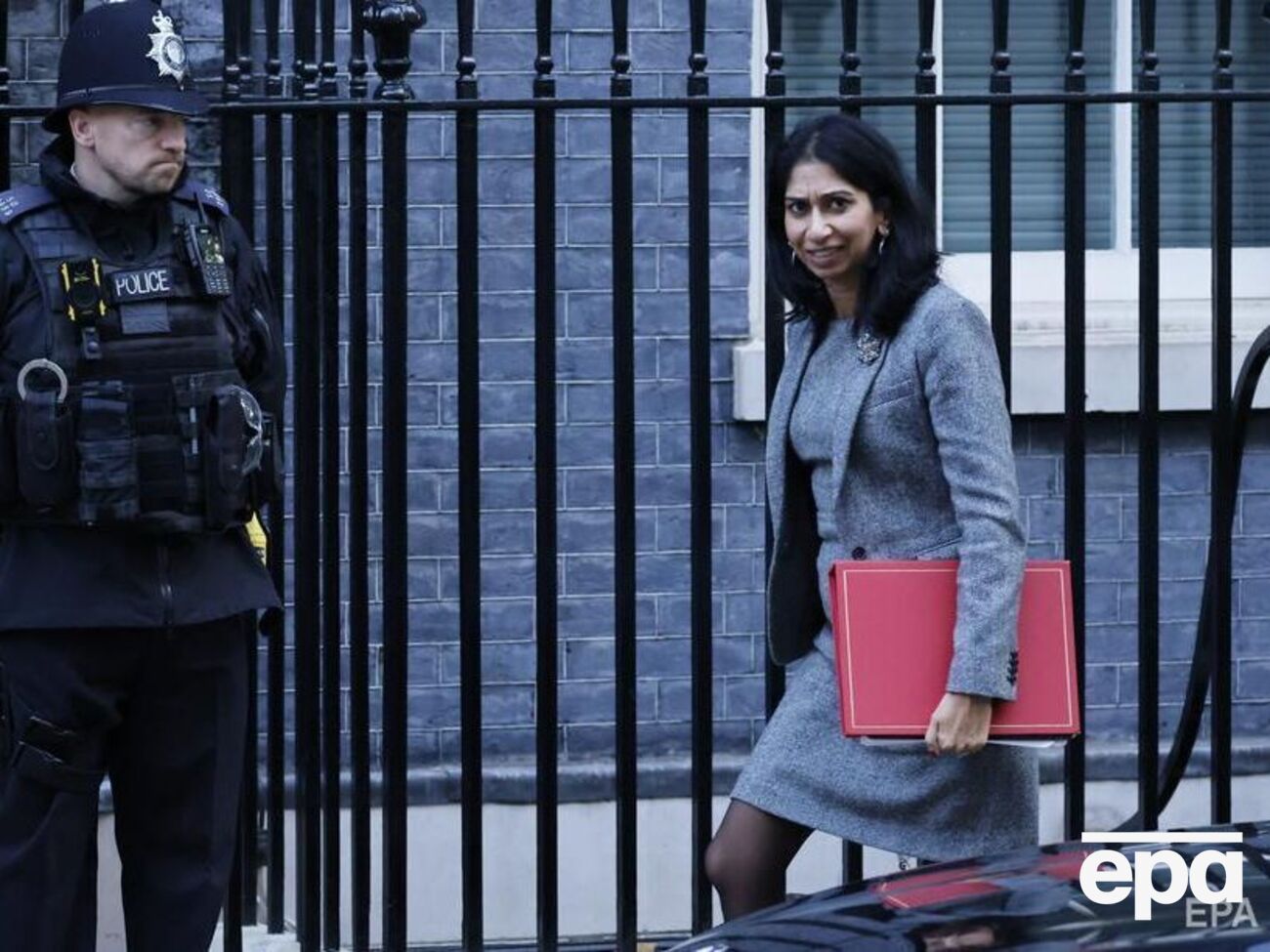 У листі до Трасс Браверман (на фото) пояснила причини свого рішення