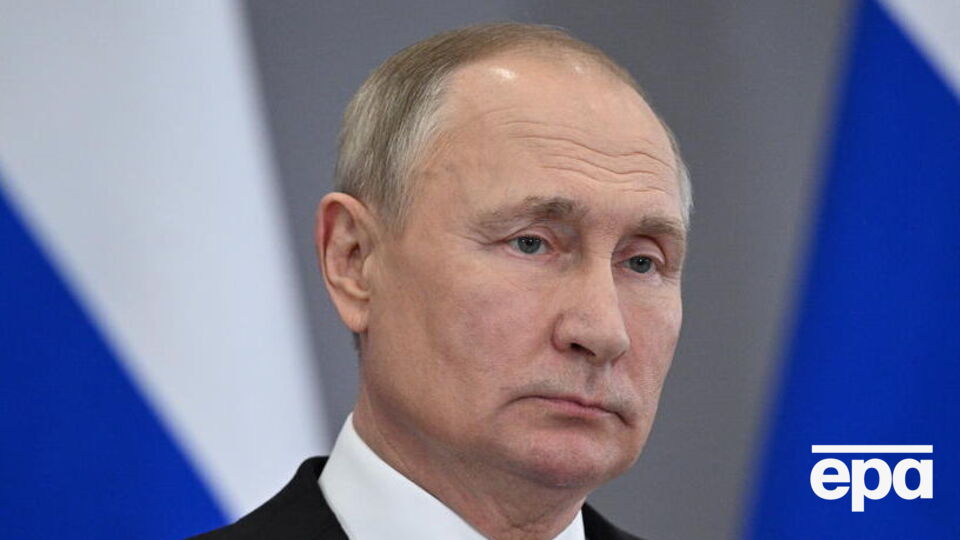 Путін (на фото) опинився майже вже біля розбитого корита, зазначив Швець