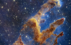 На изображении видны трехмерные столбы в туманности Орла, которые состоят из холодного межзвездного газа и пыли