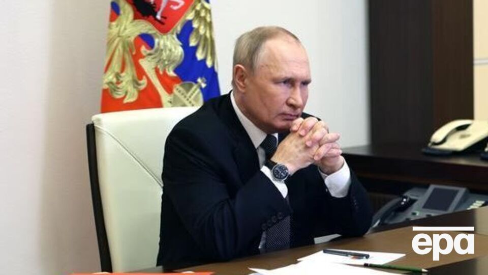 Агентура ФСБ в информационном пространстве "поливала" Путина (на фото) "на чем свет стоит", отметил Щвец