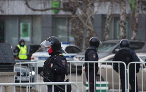 На въезде в Севастополь стоят круглосуточные посты ГИБДД и Росгвардии