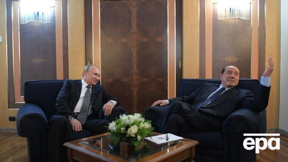 Берлускони заявлял, что у него "братские отношения с Путиным"