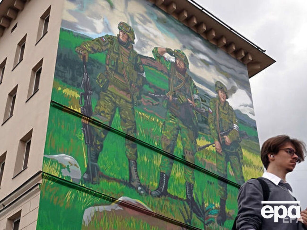 Россияне сдаются в плен, обращаясь на горячую линию проекта "Хочу жить"