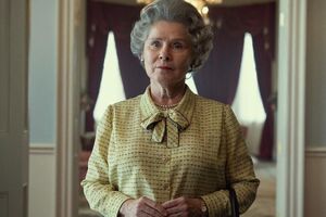 Роль королевы Великобритании Елизаветы II играет британская актриса Имельда Стонтон