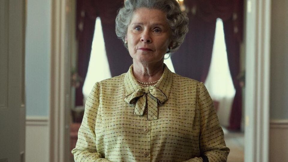 Роль королевы Великобритании Елизаветы II играет британская актриса Имельда Стонтон