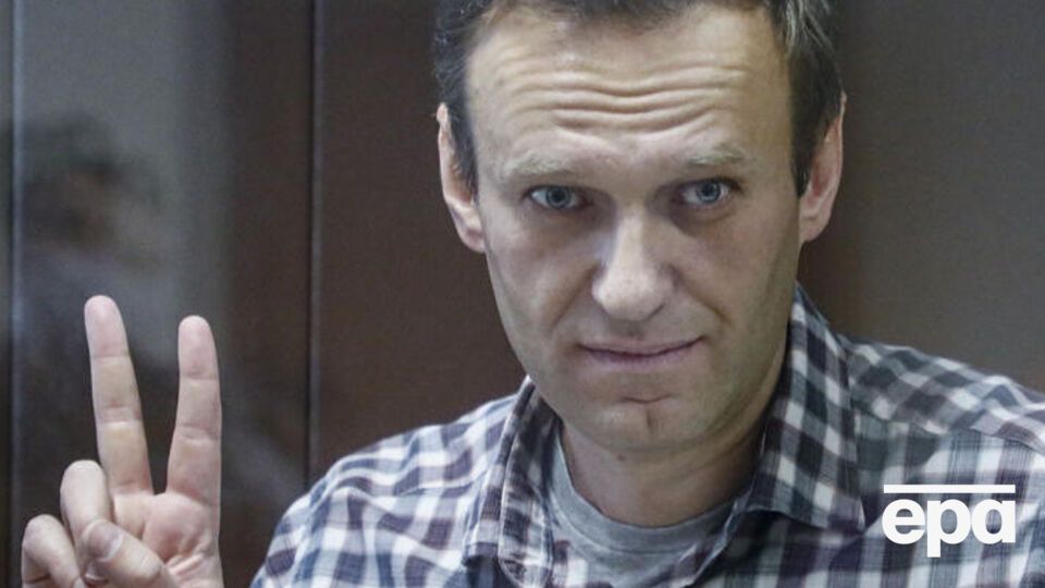 По словам Навального, ему инкриминируют статьи, в совокупности предусматривающие срок заключения "лет на 30"