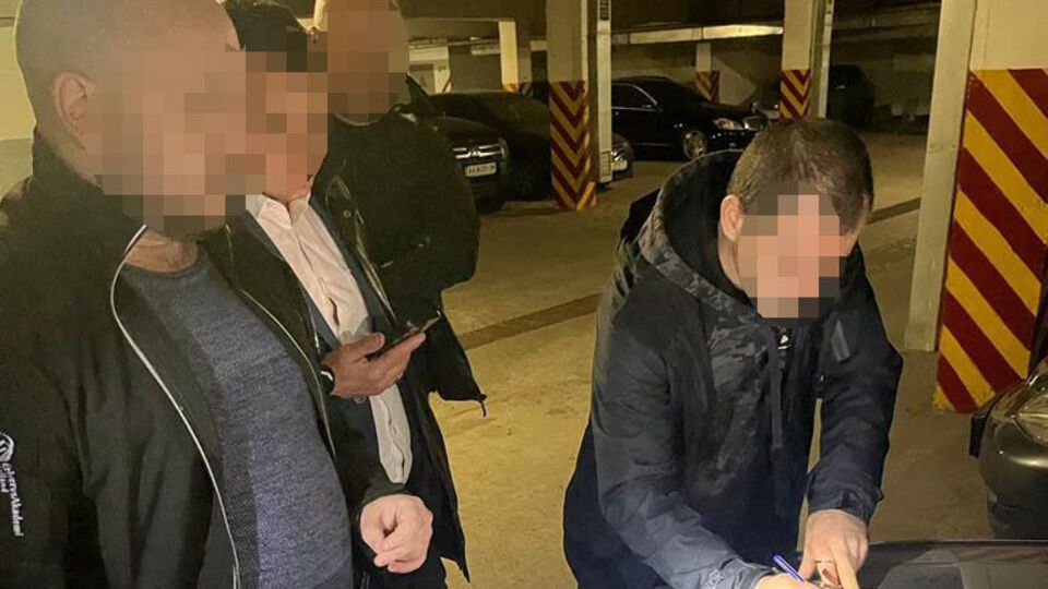 Следствие установило, что организаторы схемы незаконно переправили через госграницу не менее трех человек