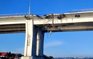 ВСУ систематически бьют по Антоновскому мосту, чтобы оккупанты не могли использовать его для переброски военных и техники