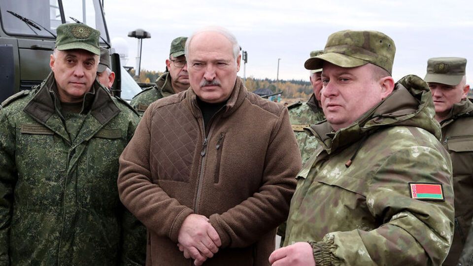 На сегодняшний день – никакой войны, отметил Лукашенко (второй слева)