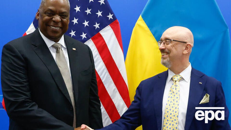 Остін (ліворуч) поговорив 21 жовтня із Шойгу та Резніковим (праворуч)