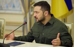 Зеленский: Почему это возможно? Один ответ: дефицит знаний. Когда люди чего-то не знают, политикам проще ими манипулировать