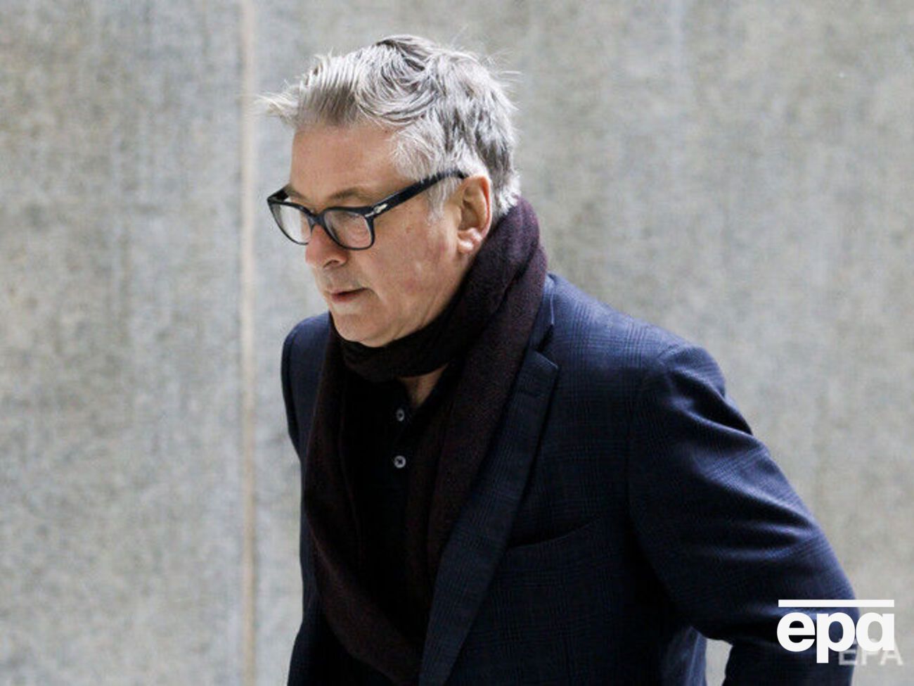 За рік після смерті операторки Болдвін досяг мирової угоди з її чоловіком