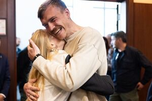 Прокопенка звільнили з полону 21 вересня, а 4 жовтня у Туреччині він зустрівся з дружиною