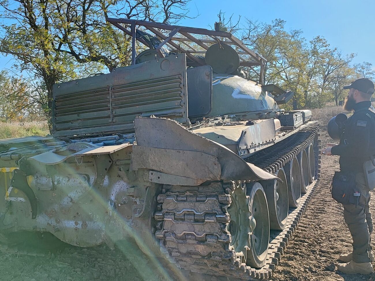 Зеленский рассказал, что в Херсонской области военослужащие 60-й ОПБ захватили более 30 единиц трофейной бронетехники и три САУ "Гиацинт"