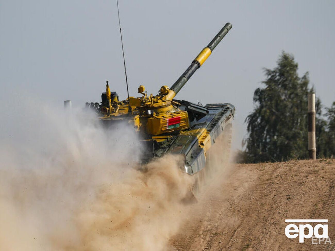 До Білорусі прибувають російські військові