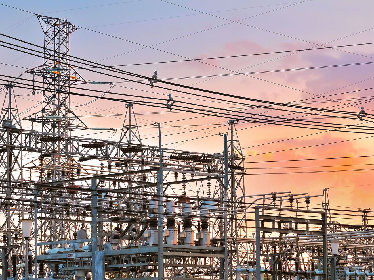 "Укренерго" обмежила енергопостачання в 10 областях і столиці