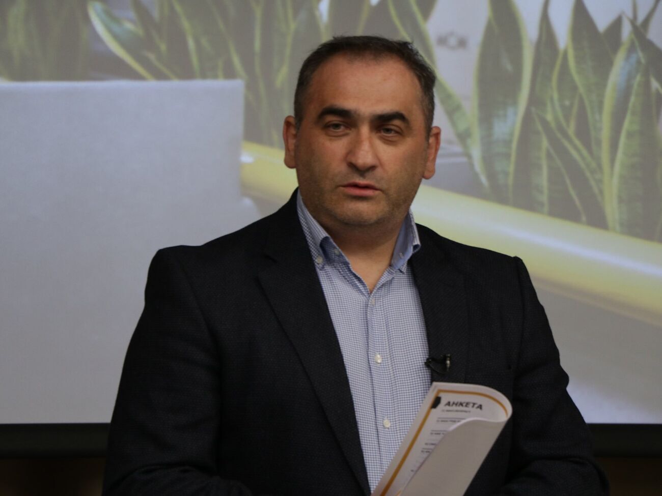 Канфер является автором документального фильма "Моя война: две жизни Василия Слипака"