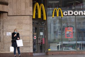 McDonald's начал постепенно возобновлять работу в Украине с конца сентября