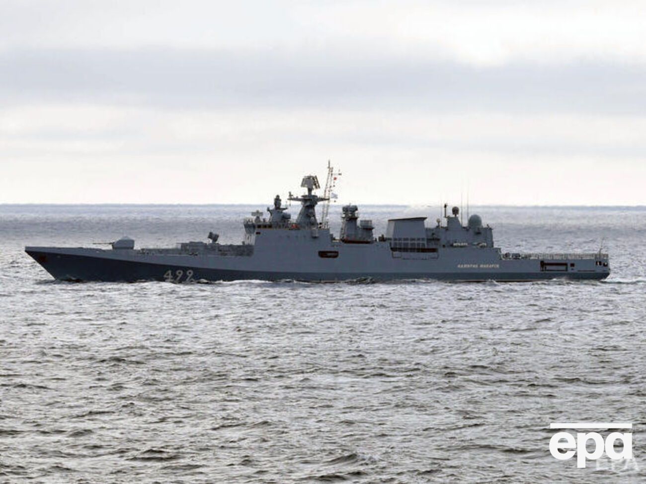 В Черном море шесть кораблей РФ продолжают маневры вдоль побережья Крыма