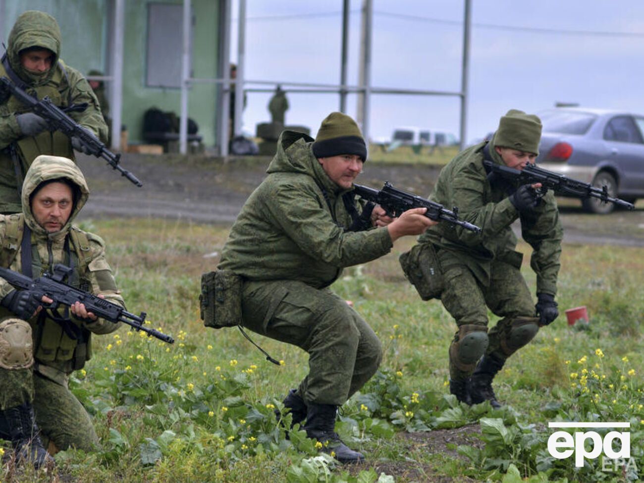 Российских "мобиков", которые по прибытии на передовую отказались воевать, задержали в Кременной, отметил Гайдай