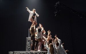 На початку лютого 2022 року СТБ оголосив про початок зйомок "Танці. World of Dance". Прем'єру запланували на березень, але відклали через війну