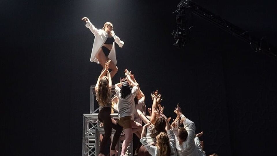 В начале февраля 2022 года СТБ объявил о начале съемок "Танці. World of Dance". Премьера была запланирована на март, но отложена из-за войны