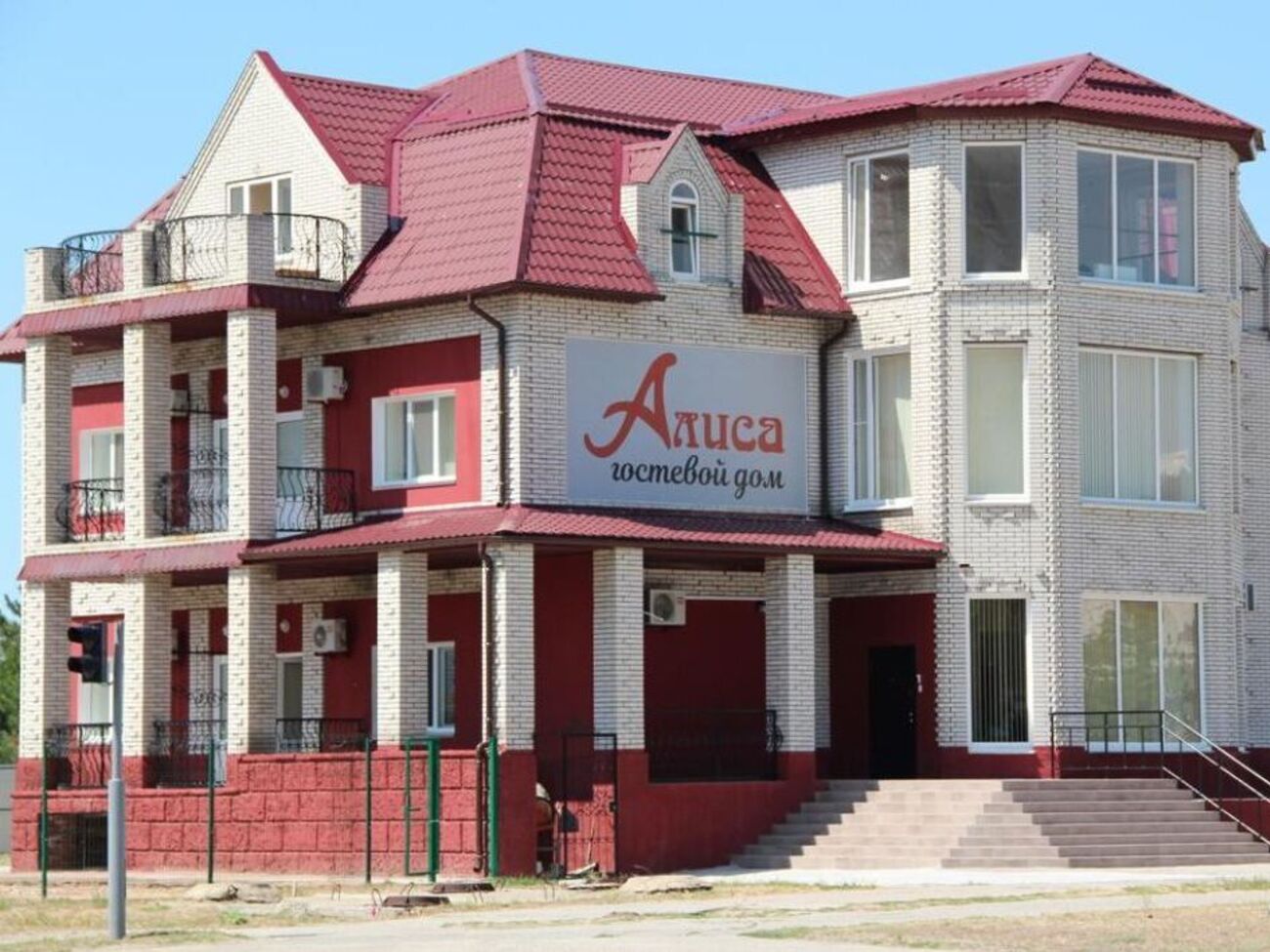 В Енергодарі зафіксували приліт у готель "Аліса", зазначив мер