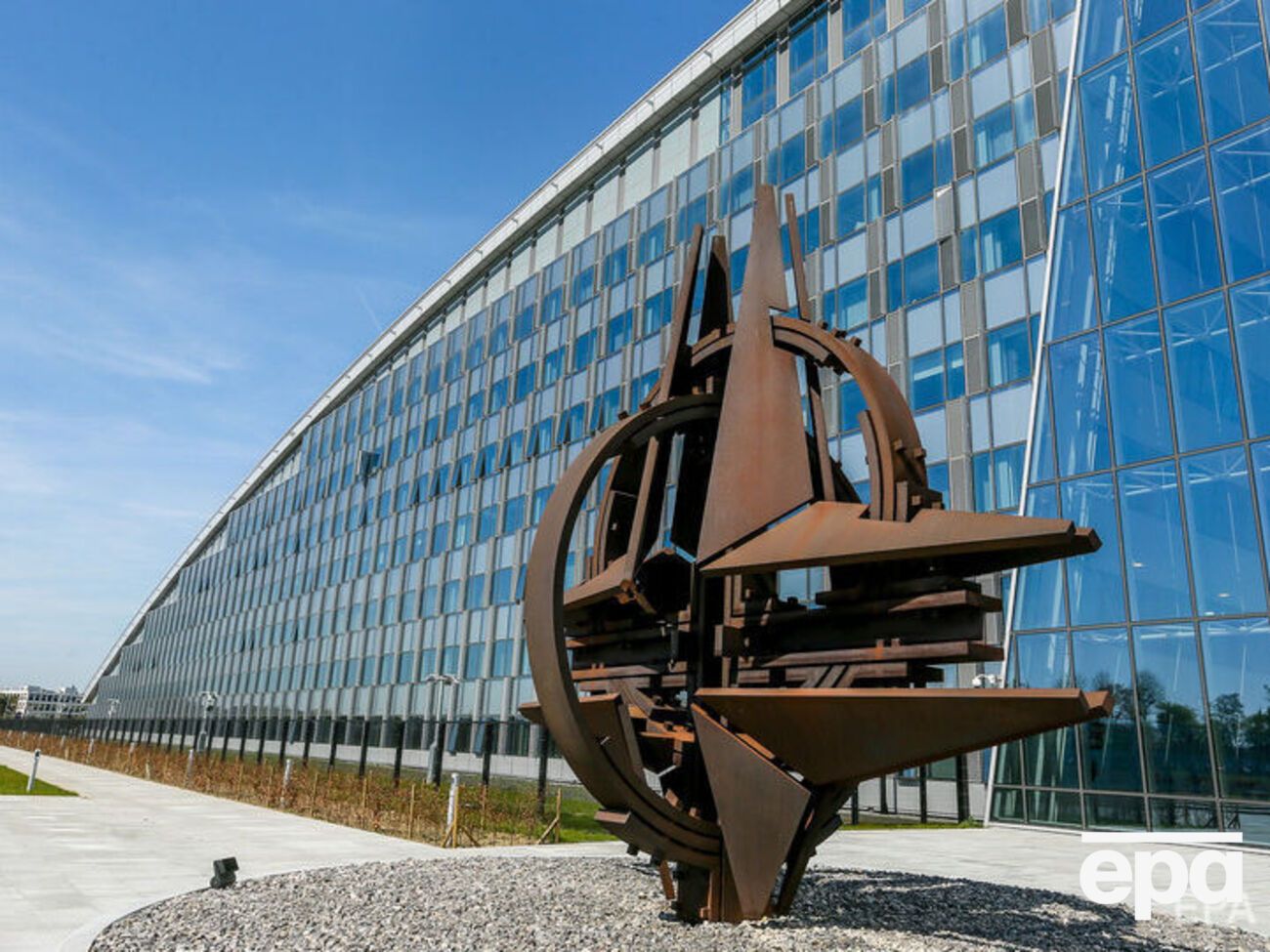 Украина подала заявку на членство в НАТО после полномасштабного вторжения России