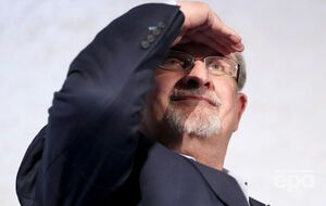 Нападение на Рушди (на фото) его литагент назвал жестоким