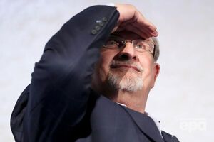 Нападение на Рушди (на фото) его литагент назвал жестоким