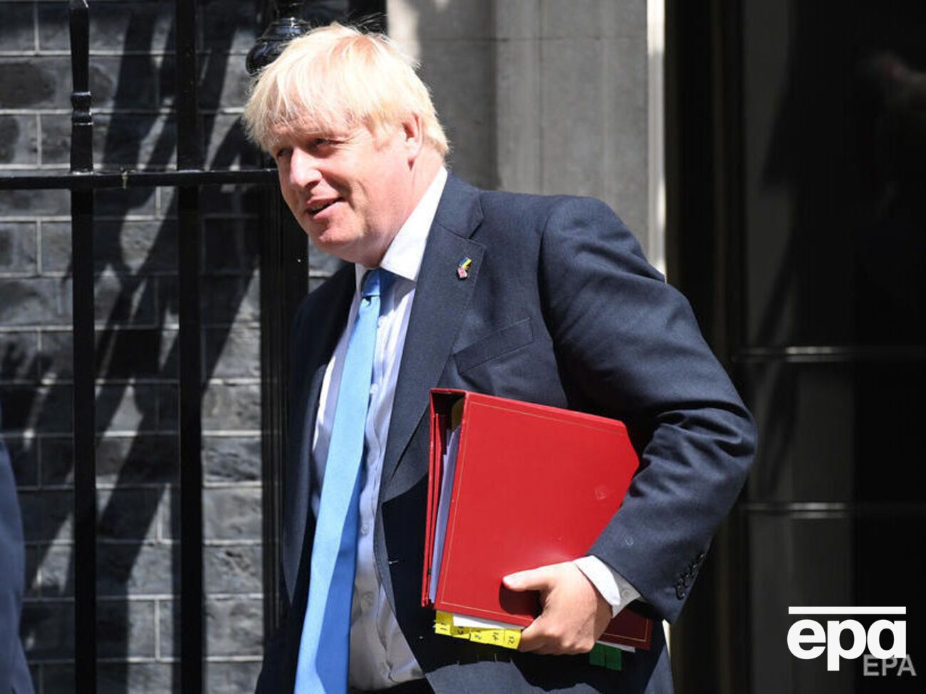 Джонсон заявил, что его в гонке на пост лидера партии поддержали 102 депутата