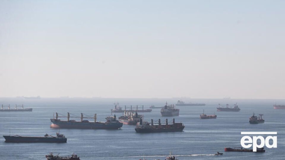 Кораблі з українським продовольством чекають на вихід із Чорного моря