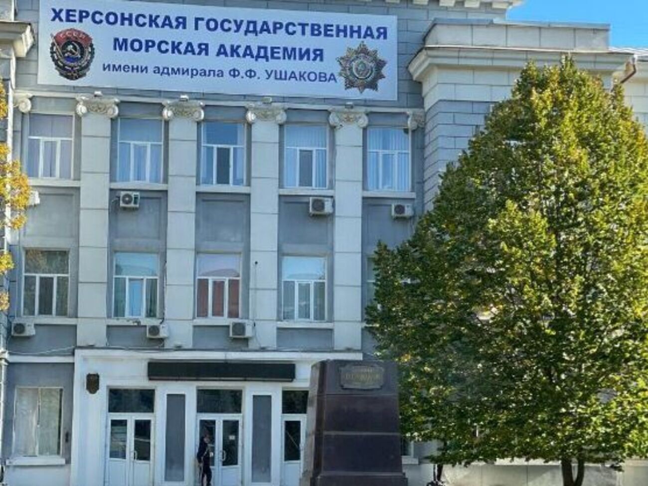 На місці пам'ятника Ушакову залишився лише постамент
