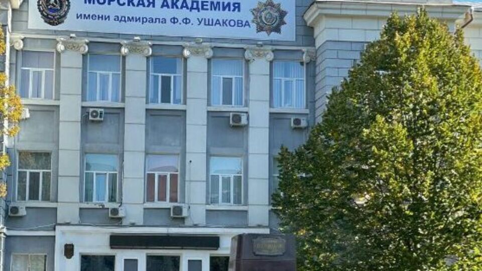 На місці пам'ятника Ушакову залишився лише постамент