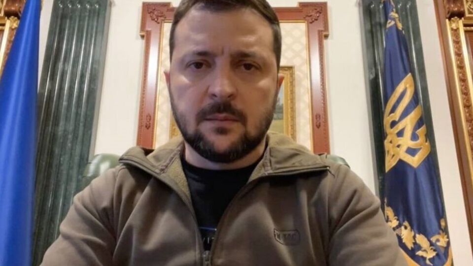 Зеленский обсудил с командующими войсками ситуацию на фронте