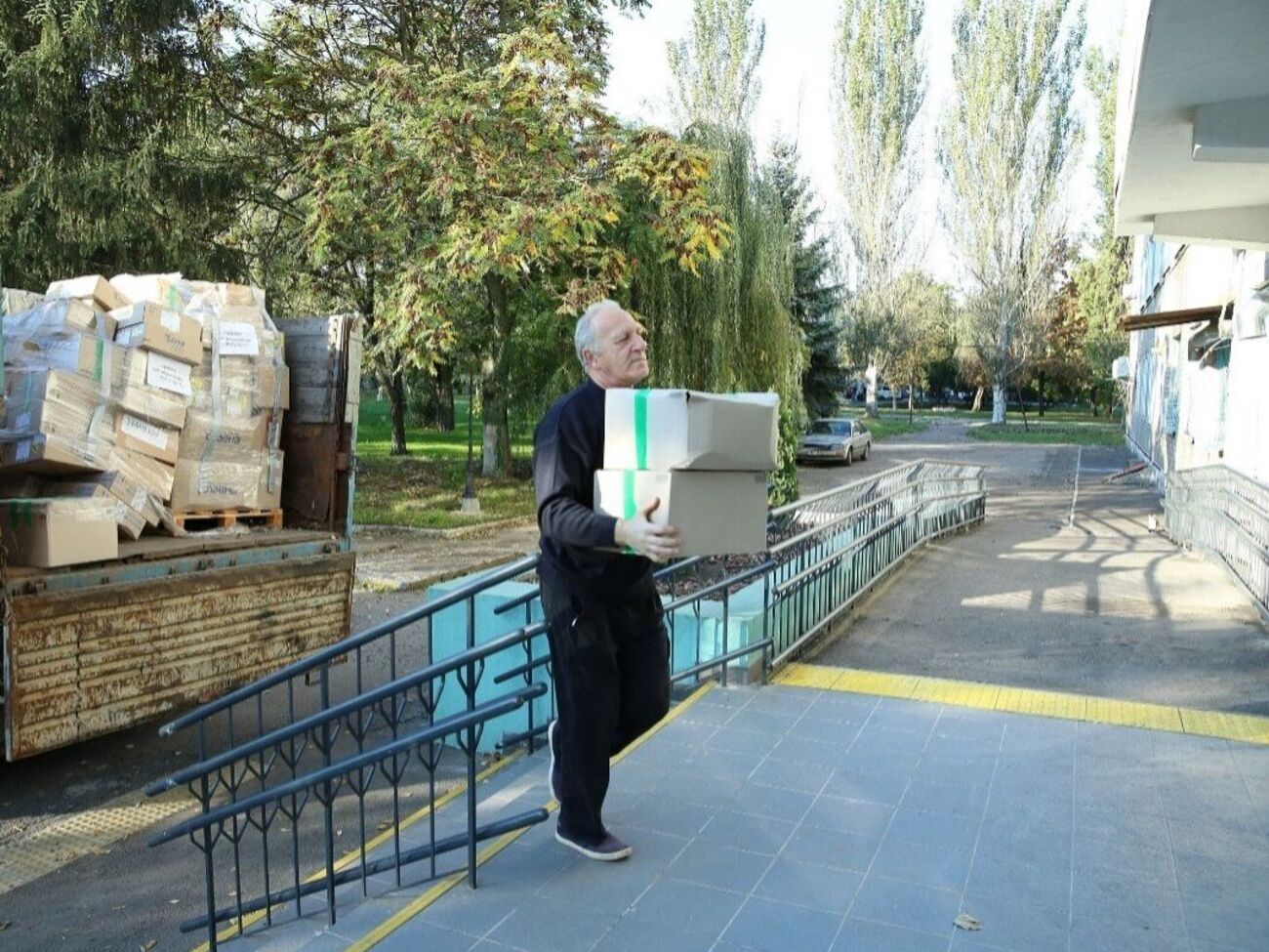 Компания регулярно поставляет запасы препаратов в больницы Кривого Рога