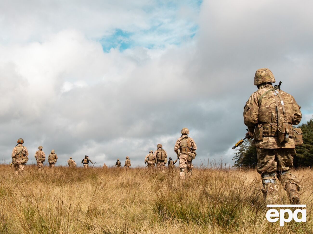 Бойові дії нині тривають на сході й півдні України