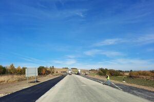 Через новый пункт пропуска смогут двигаться легковые автомобили и грузовики общей массой до 3,5 тонны