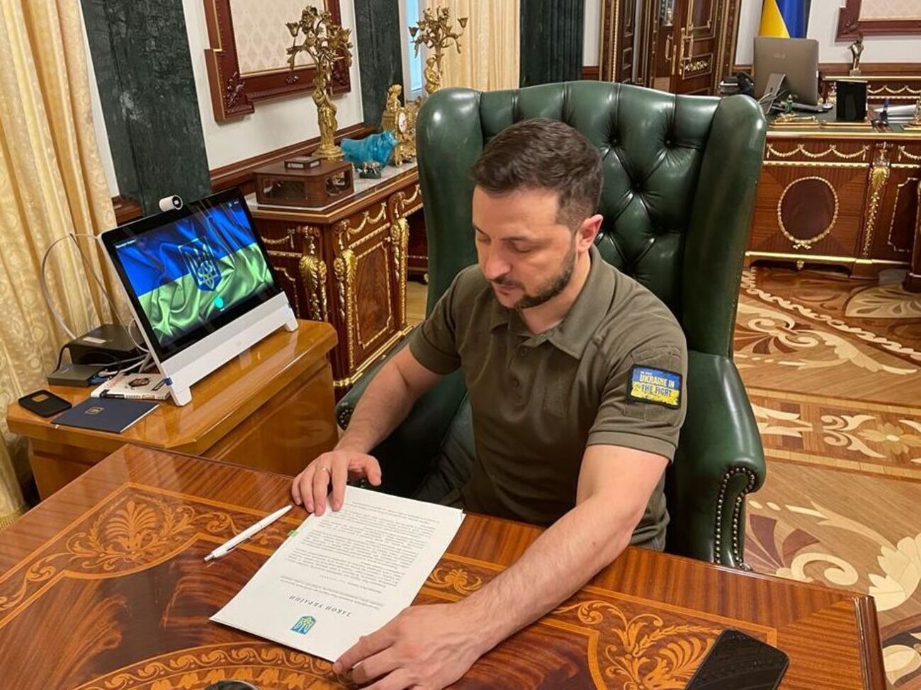 Зеленський (на фото) підписав указ про призначення Попка начальником КМВА