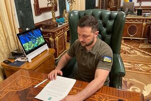 Зеленський (на фото) підписав указ про призначення Попка начальником КМВА