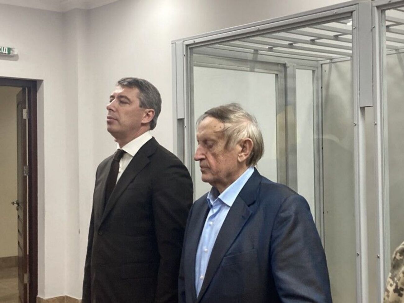 Волинець (ліворуч) прокоментував інформацію про російський паспорт Богуслаєва (праворуч)