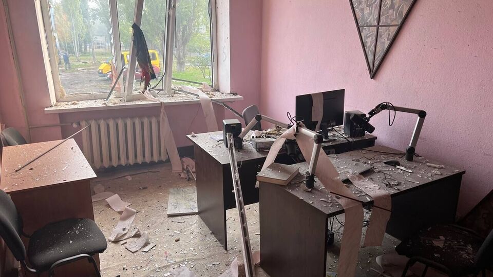 За наявними даними, автомобіль вибухнув біля приміщення, де відбувається ретрансляція російських ЗМІ